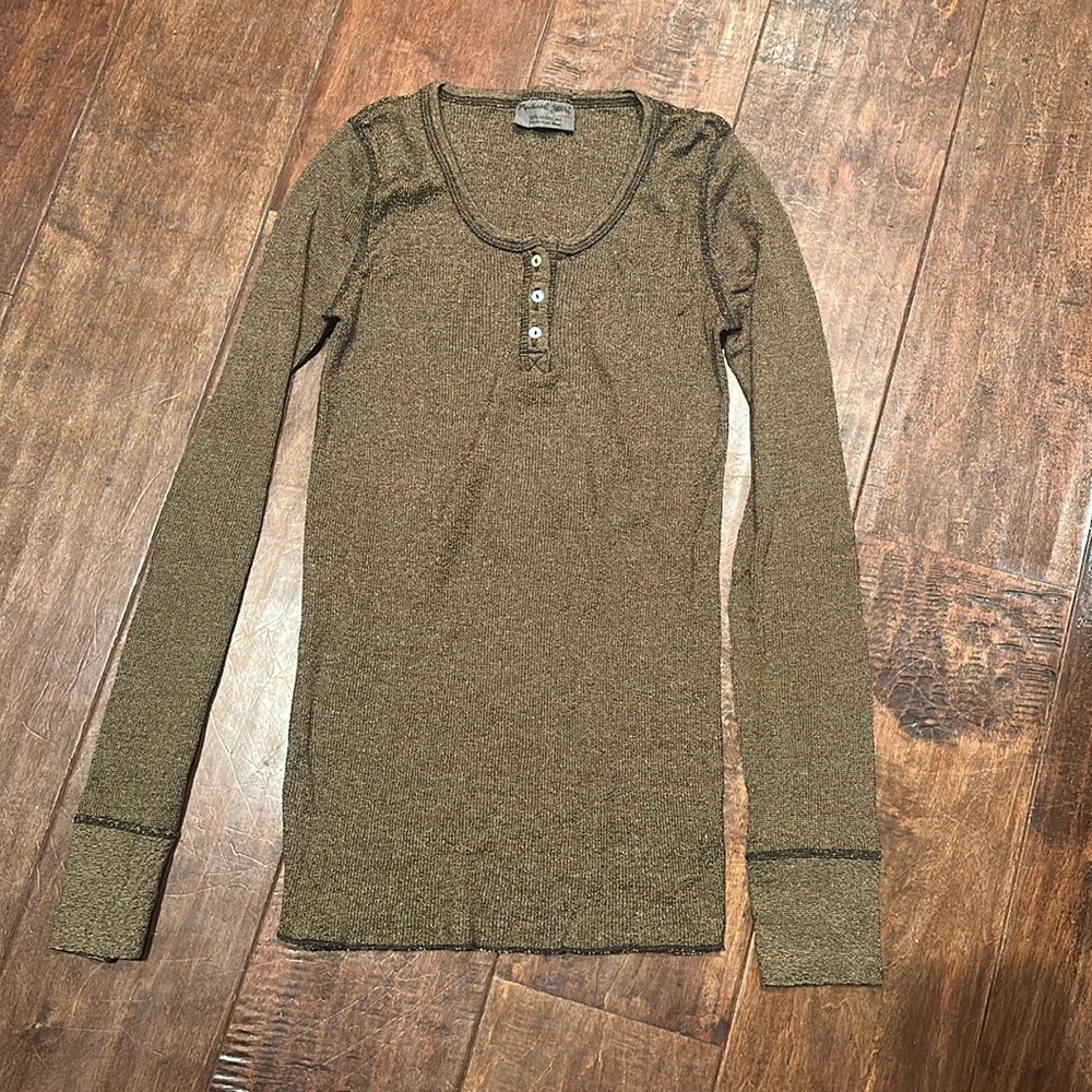Michael Stars Henley L/S round neck shirt. Bronze. One size.